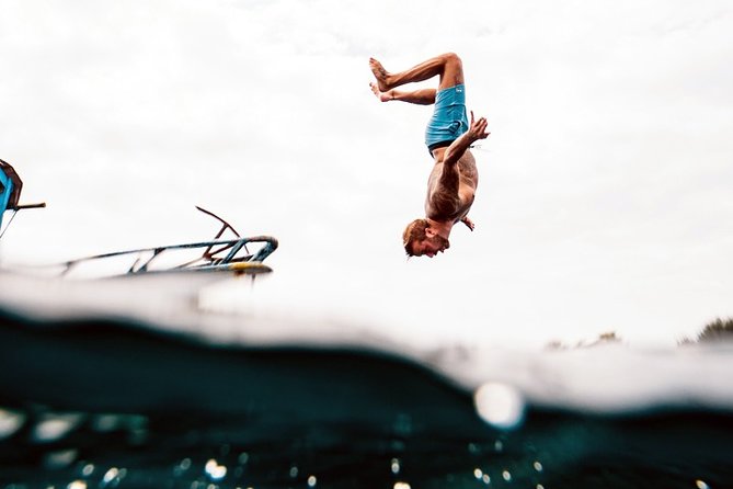 Catamaran Booze Party With Open Bar in Cancun - Choosing between a 100-person boat and a smaller upgrade