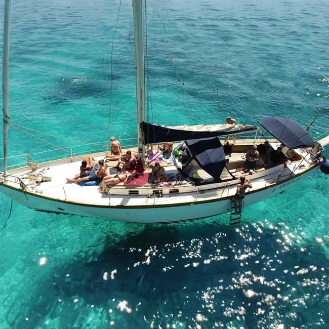 Catania: Boat Trip with Aperitif, Prosecco and Snorkeling - Key points at a glance