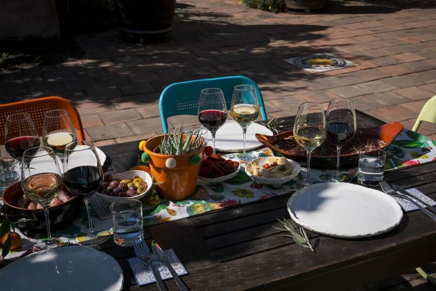 Catania: Etna Urban Winery Sicilian Lunch with Wine Tasting - A family winery close to Catania