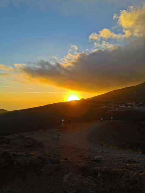Catania: Mount Etna Sunset Trekking with Wine Tasting - Silvestri Craters and the 2001 and 2003 lava fields