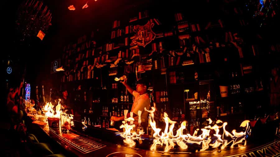 Chiang Mai Pub Crawl: 4 Venues, Beer Buffet & VIP Entry - Key points at a glance