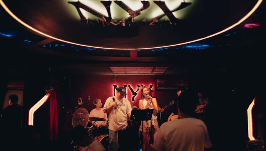 Chiang Mai Pub Crawl: 4 Venues, Beer Buffet & VIP Entry - The hosts are the main reason to book
