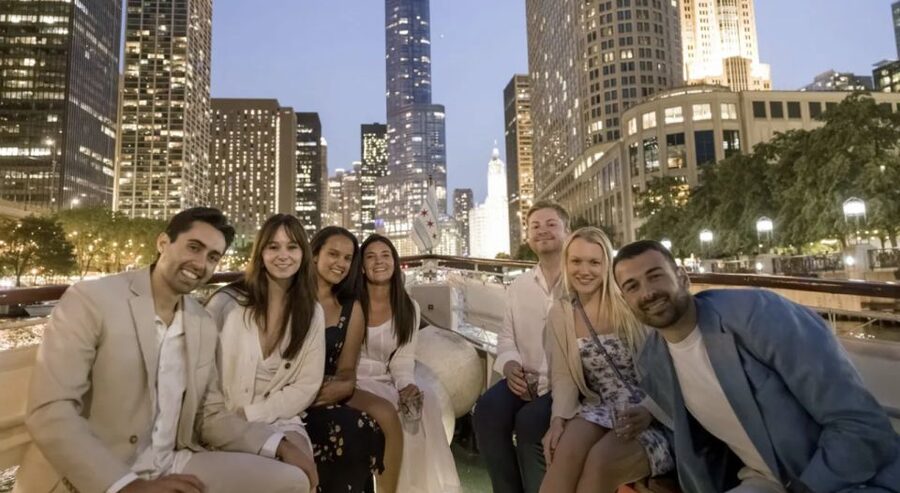 Chicago River: Guided Sunset Cocktail & Architecture Tour - Why the Chicago River is the right place for architecture