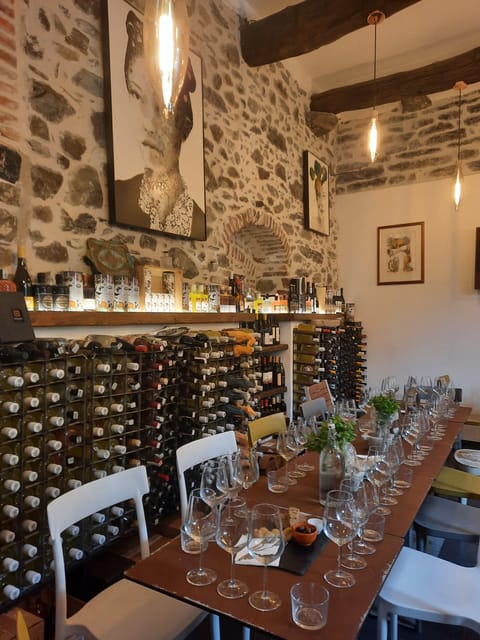 Cinque Terre: Pesto Making Class with Wine and Food Tasting - Key details at a glance