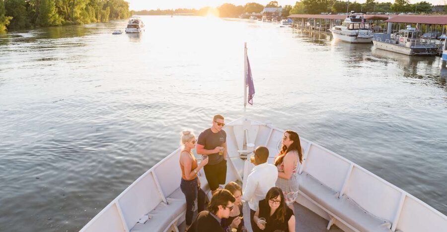 City Cruises Sacramento: Cocktail River Cruise - What the Sacramento cocktail cruise is really like