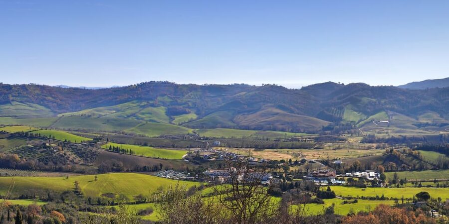 Civitavecchia: Tuscany Full-Day Guided Trip w/Wine Tasting - Pitigliano, the town cut into tufa