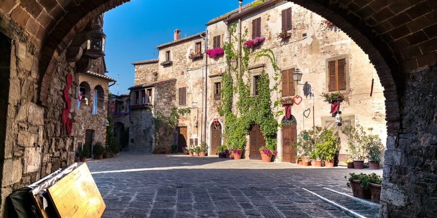 Civitavecchia: Tuscany Full-Day Guided Trip w/Wine Tasting - Wine tasting at a Maremma winery