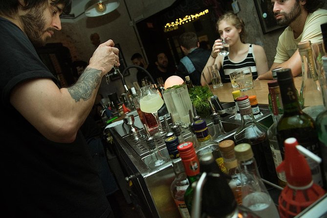 Cocktail tour in Buenos Aires - What the guide adds to the evening