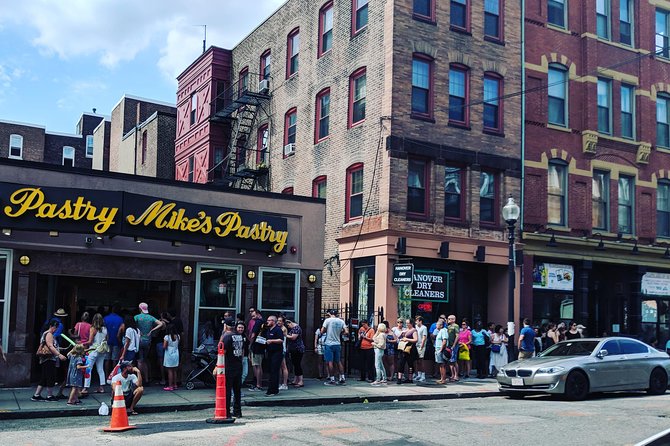 Cocktails & Cannoli: Boston's North End Dessert Tour - Group size and guide style