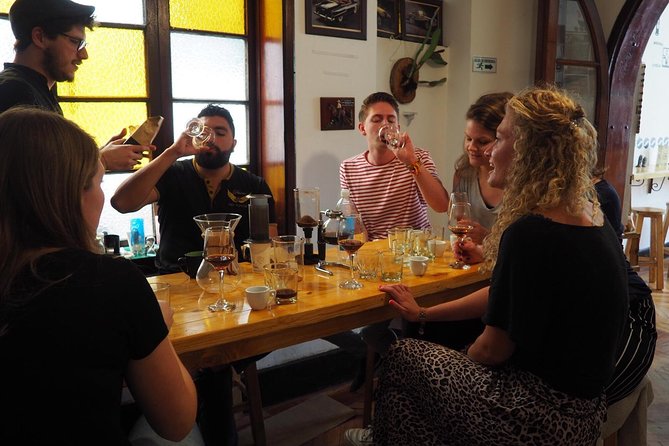 Coffee tasting experience at Divino Café Especial - House cake and the caffeine question