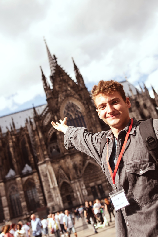 Cologne: Brewery Tour with 3 Kölsch Beer Tastings - The old town walk between the glasses
