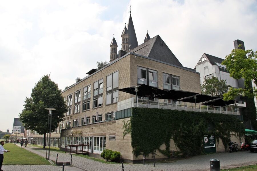 Cologne: Brewery Tour with Kölsch and Halven Hahn - Starting beside the cathedral