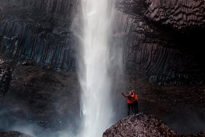 Columbia Gorge Waterfalls & Wineries from Portland: All-Inclusive Afternoon Tour - Multnomah Falls and its 620-foot drop