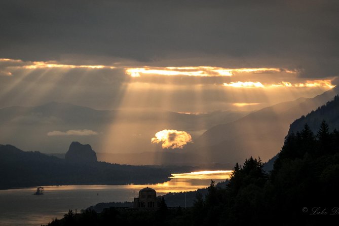 Columbia Gorge Waterfalls & Wineries from Portland: All-Inclusive Afternoon Tour - Small details that make the day easier