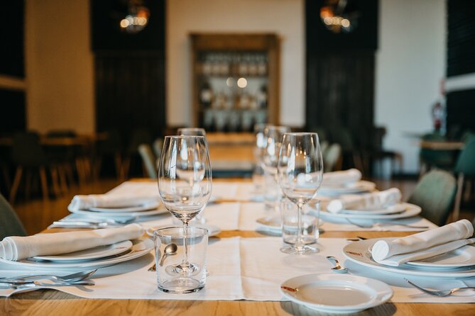 Complete winery experience: visit, tasting and traditional food - A reading room, bottle library, and literary theme