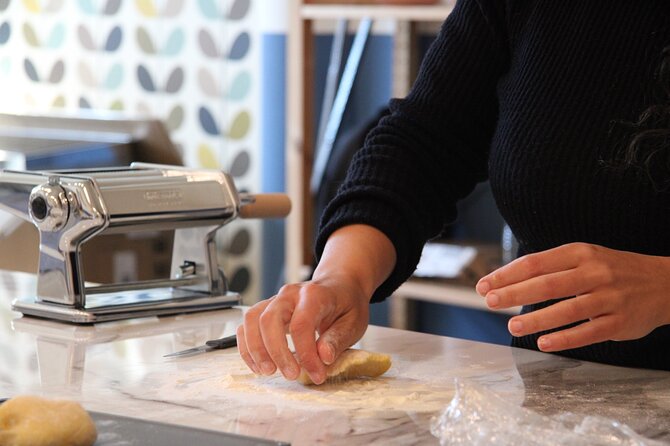 Cooking Class : Fresh pasta and TIRAMISÙ with Lake Garda wines - Making pasta in Lazise, not just watching it