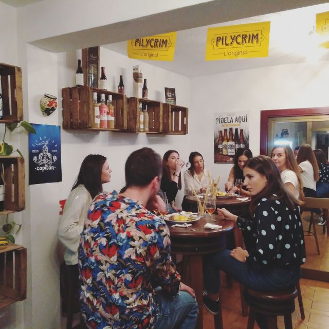 Córdoba: Local Wine Tasting Evening - Tapas That Make the Wine Easier to Understand
