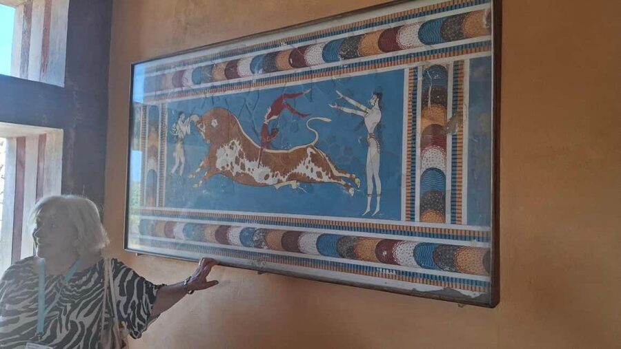 Crete: Knossos Palace, Winery & Olive Oil Tour with Lunch - A village lunch with wine and raki