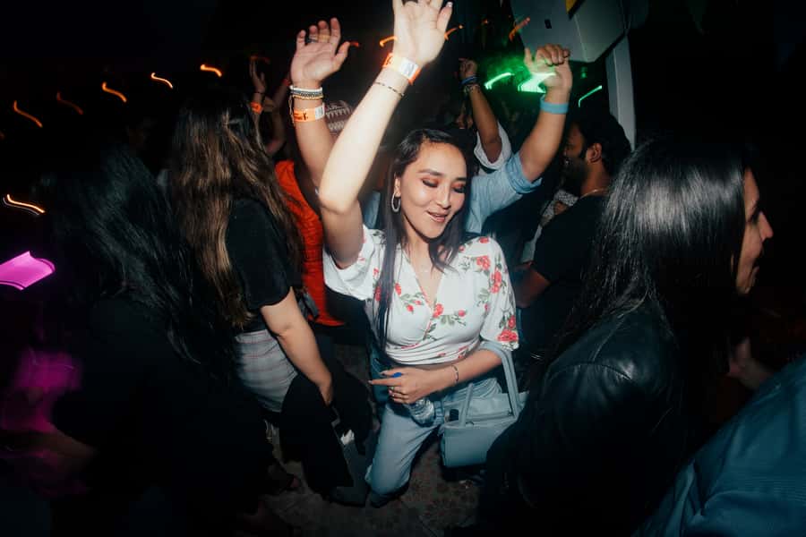 Cusco: Pub Crawl with Skip-the-Line Access and Drinks - Drinks, shots, and the real value of $20