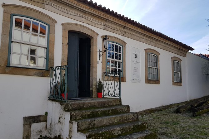 Douro Valley Wine Tour: 3 Vineyard Visits, Wine Tastings, Lunch - Group size, comfort, and possible schedule problems