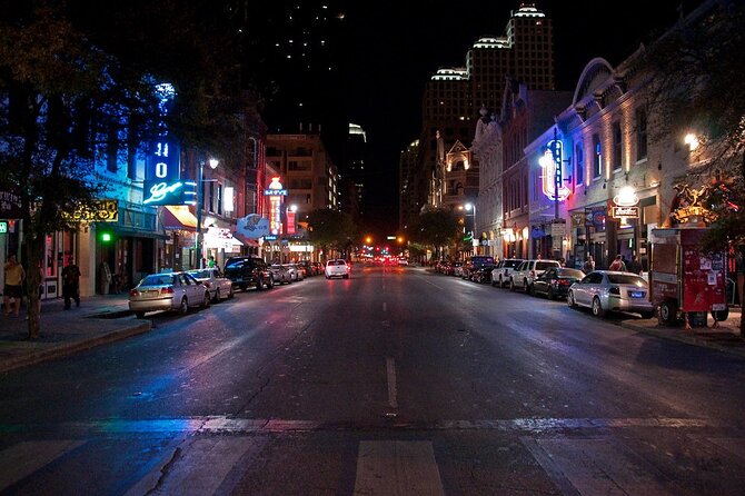 Downtown Austin Live Music Pub Crawl - Darwin’s Piano Bar brings the most interaction