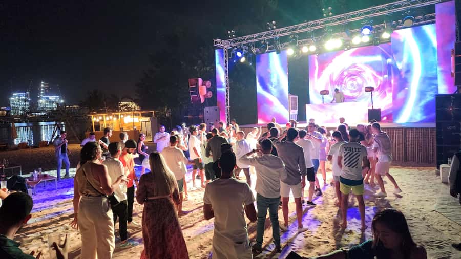 Dubai: Pub Crawl Nightlife Tour - Who should book this Saturday night out?