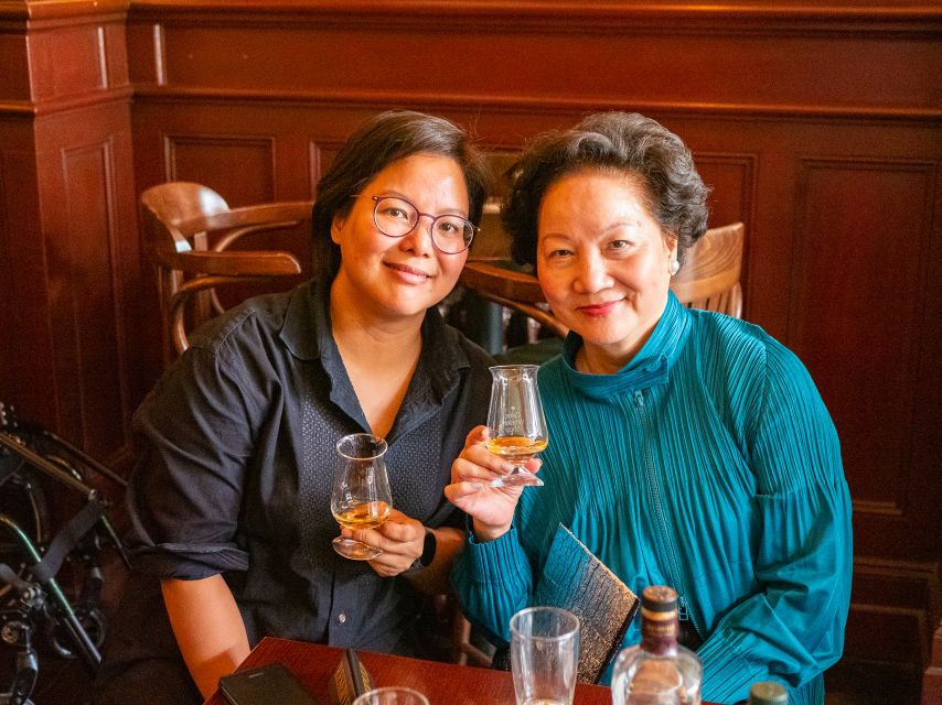Dublin: 2-Hour Premium Whiskey and Food Tasting Tour - Tasting Irish farmhouse cheese and soda bread