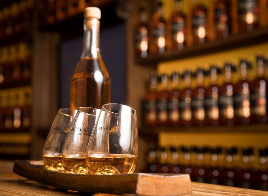 Dublin: Irish Whiskey Museum Blending Tour with Tastings - The first 45 minutes: whiskey’s rise and fall