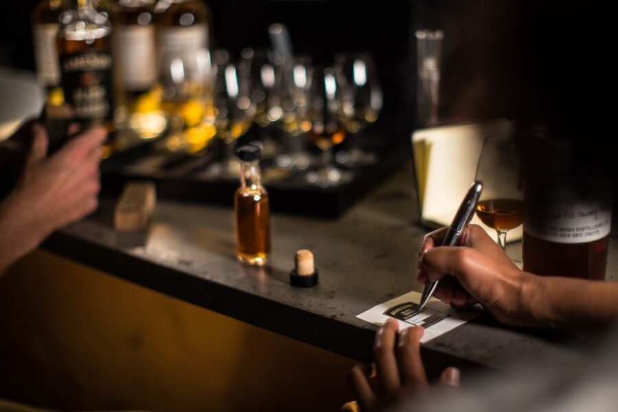 Dublin: Jameson Distillery Whiskey Blending Class - Learning the Four Parts of Black Barrel
