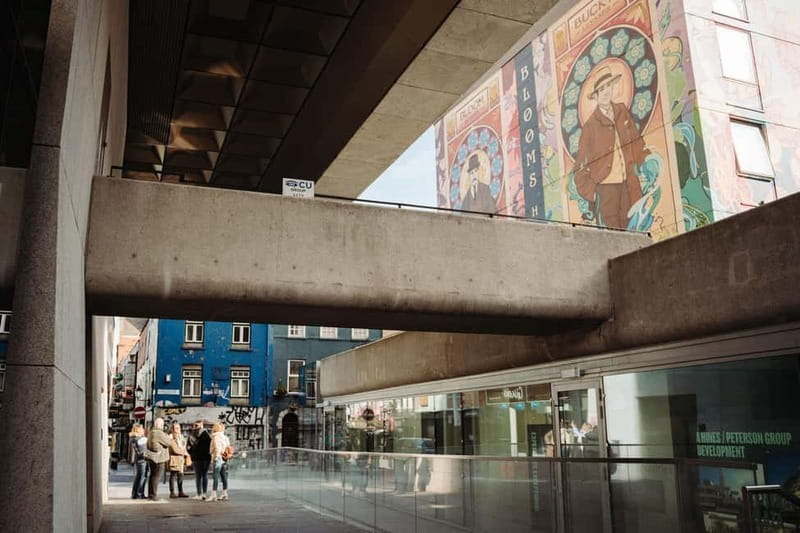 Dublin: Trinity College, Castle, Guinness and Whiskey Tour - Your one-hour break in Dublin