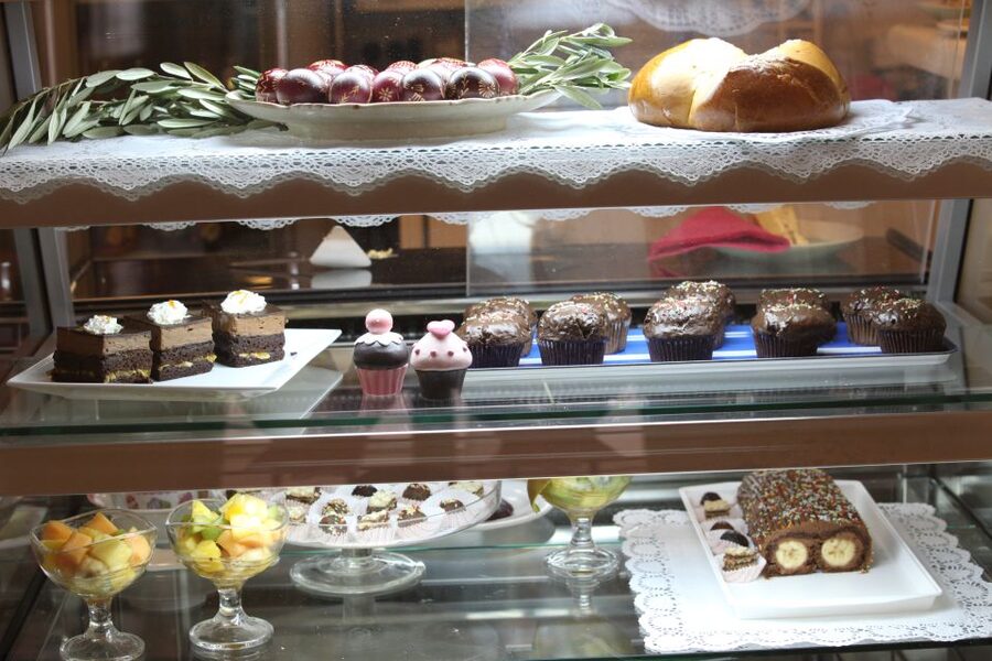 Dubrovnik Gastronomy: 3-Hour Food and Wine Tour - Three restaurant stops with Croatian dishes