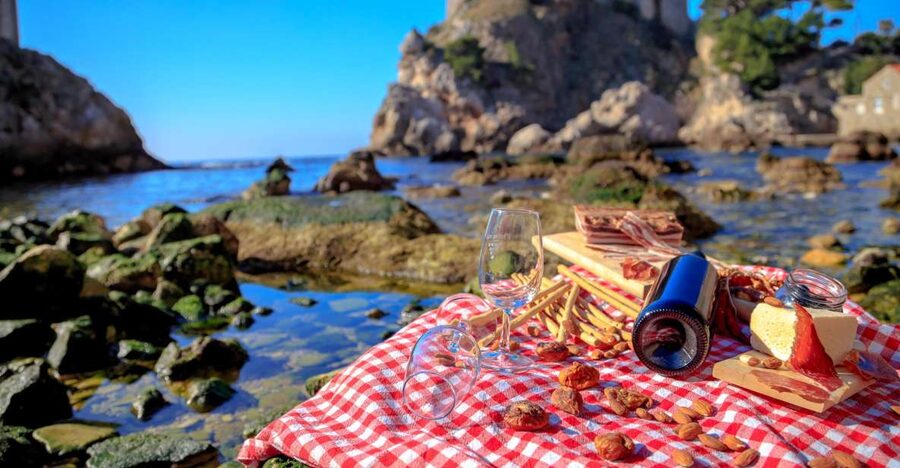 Dubrovnik Gastronomy: 3-Hour Food and Wine Tour - Big Onofrio’s Fountain and the first walk