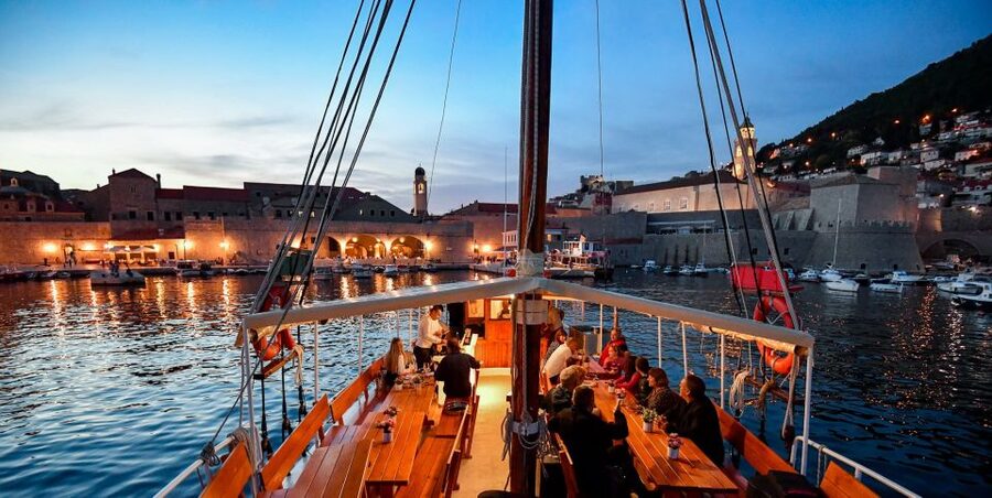 Dubrovnik: Panoramic Sunset Cocktail Cruise Around Old Town - Cocktails, canapés, and the illuminated bar
