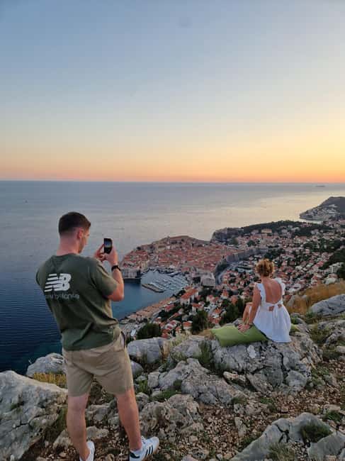 Dubrovnik: Sunset Wine Tasting At Panorama Point - Three wines and snacks with a family touch