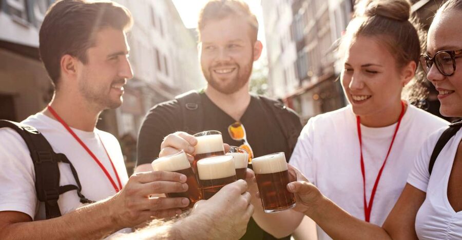 Düsseldorf: Brewery Tour with Alt Beer Tastings - Language, group size, and the social side