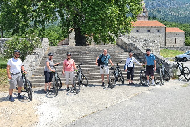 E-Bike Tour + Gourmet Snack + Wine Tasting (Small Group) - A relaxed meal beside the water
