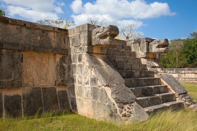 Early morning Chichen Itza Tour: Cenote and Tequila Tasting - Cenote Chichikan and the included buffet