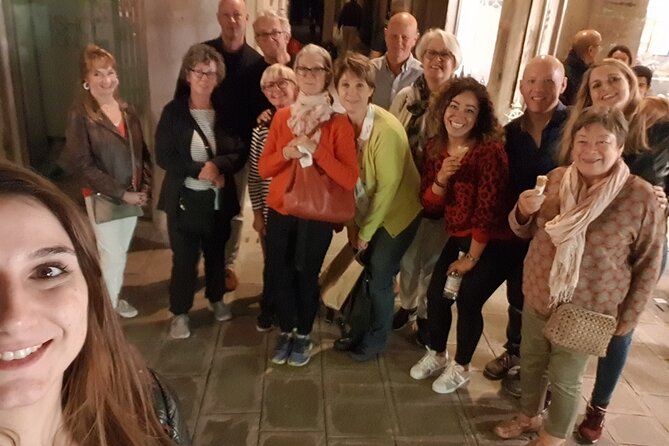 Eat, Drink and Repeat: Wine and Food Tasting Tour in Venice - Stories between the stops