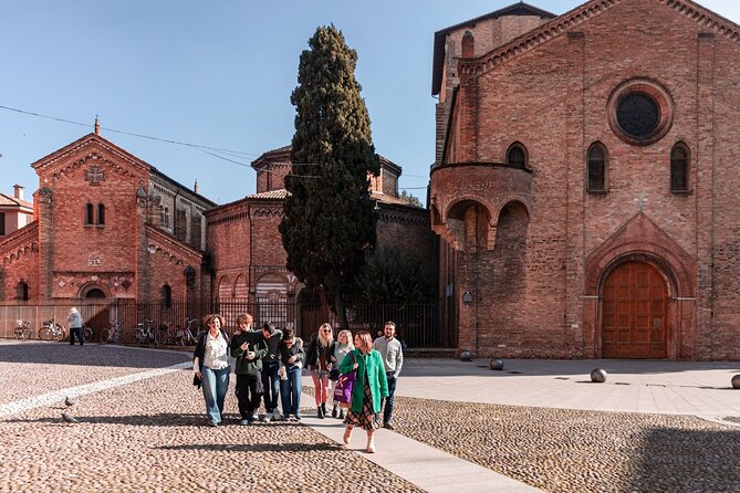 Eating Bologna Food and Wine Tour - Mercato di Mezzo and Bologna’s food lanes