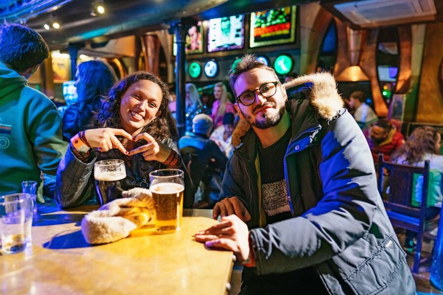 Edinburgh: 7 Bar Pub Crawl with 7 Shots & Discounts - Seven stops, seven different moods