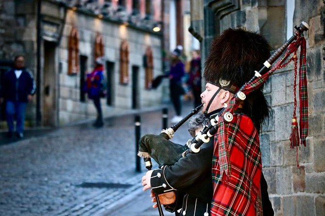 Edinburgh Food Tour with Scotch, Haggis, a Secret Dish & More - Edinburgh’s sights add value beyond the meal