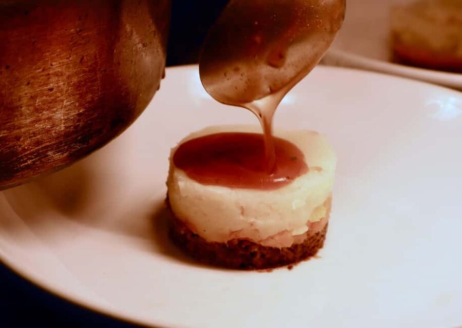 Edinburgh: Food Tour with Scotch, Haggis, Secret Dish & More - Why this Edinburgh food tour works