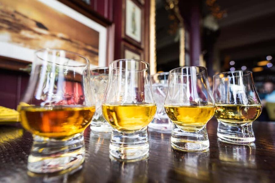 Edinburgh: Food Tour with Scotch, Haggis, Secret Dish & More - Meeting St Giles Cathedral in the Old Town