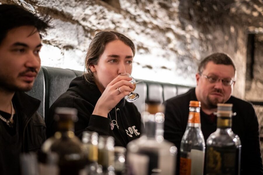 Edinburgh: Gin Tasting at Underground Venue - From Botanical Spirit to Scottish Story