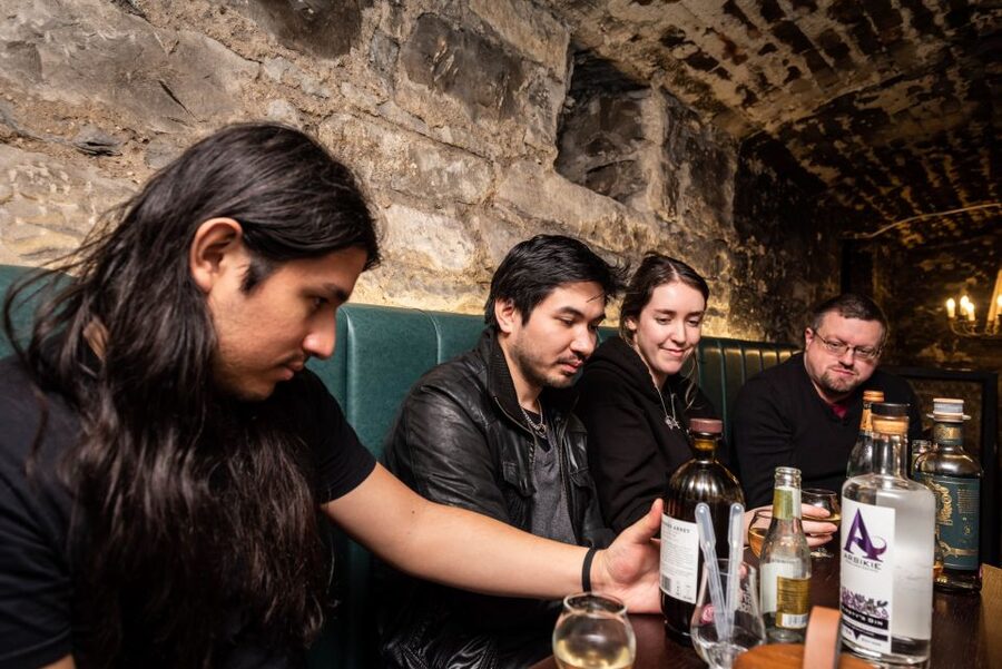 Edinburgh: Gin Tasting at Underground Venue - Why The Lost Close Changes the Experience