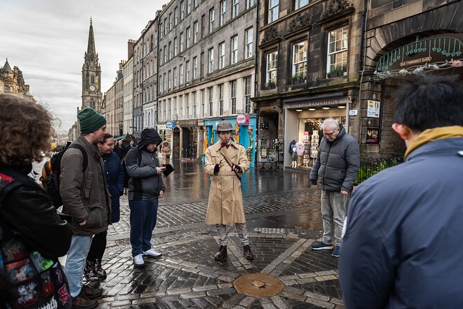 Edinburgh: Historical Gems Tour with Whisky & Local Flavours - Canongate’s quieter lanes and literary stories