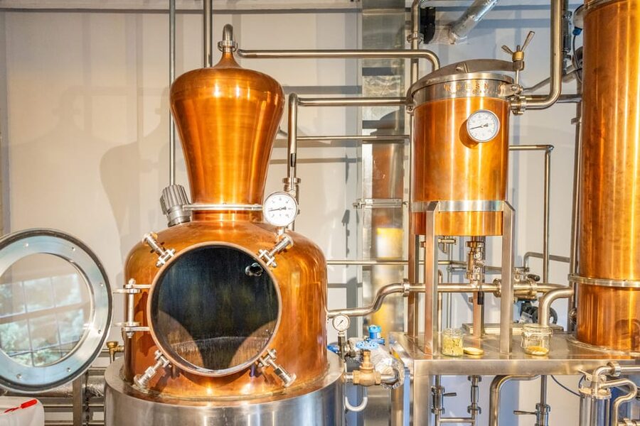 Edinburgh: Holyrood Distillery Whisky & Gin Tour - A modern distillery beside old Edinburgh