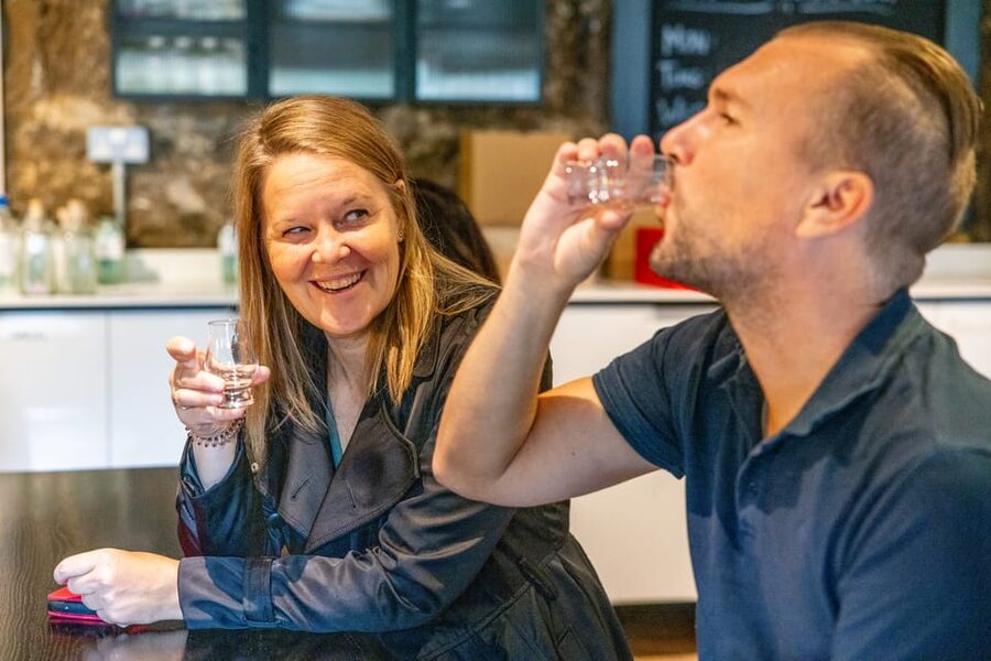 Edinburgh: Holyrood Distillery Whisky & Gin Tour - Why the guides matter