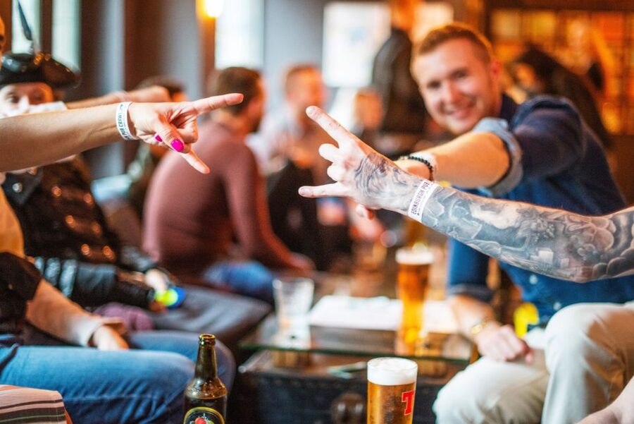 Edinburgh: Pub Crawl 7 Bars with 6 Shots - How the guides shape the evening