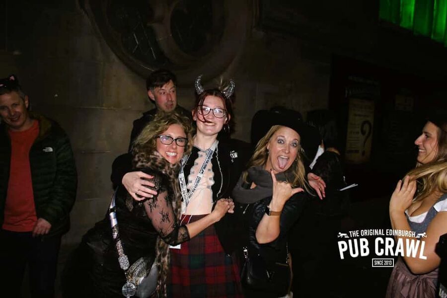 Edinburgh: Pub Crawl 7 Bars with 6 Shots - A five-hour route with a clear rhythm